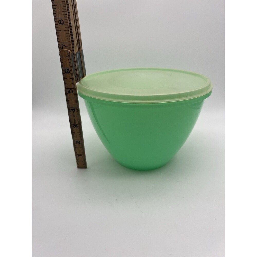 Vintage Tupperware Crisp-It Green Lettuce Container 679 with lid and Insert